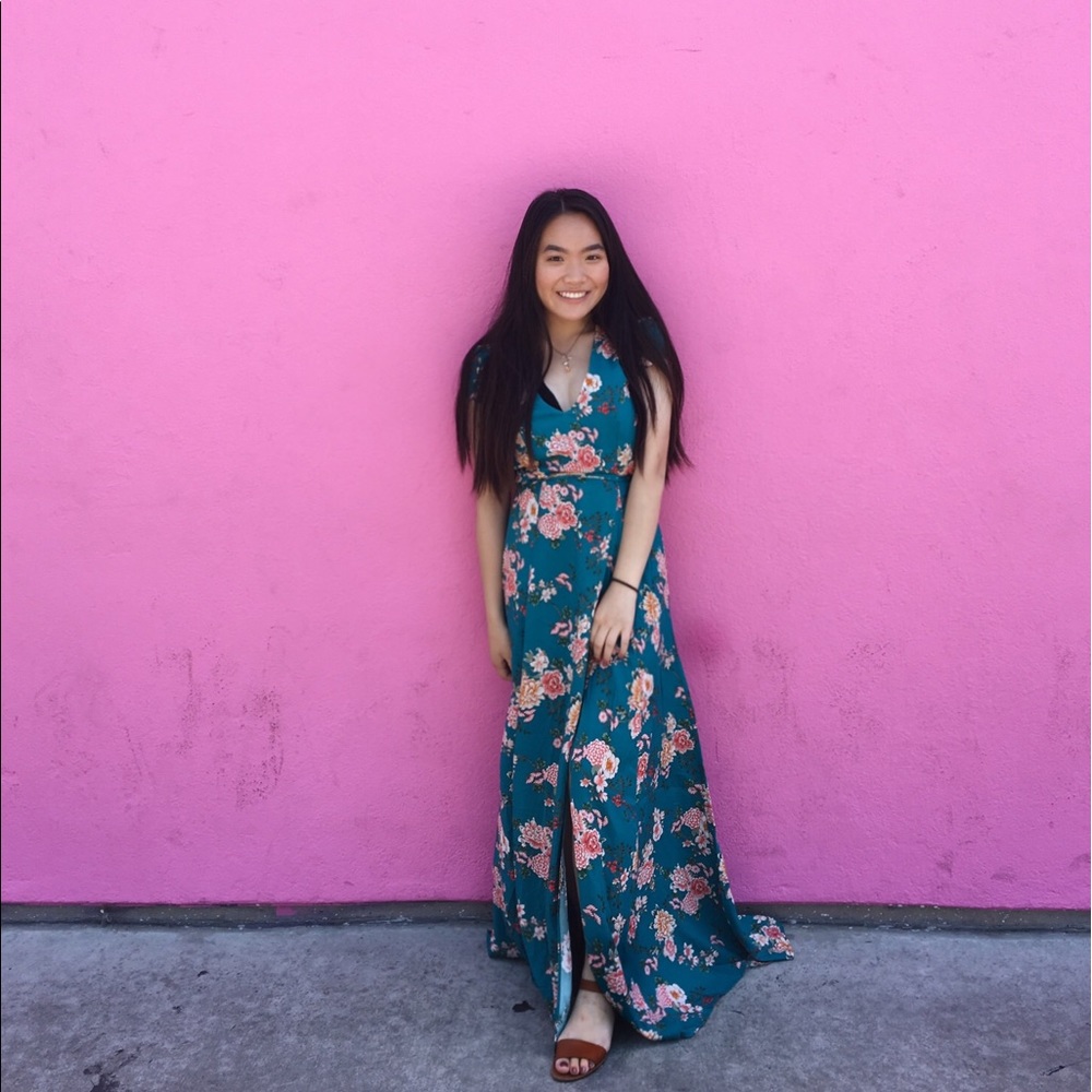 FLOWY MAXI DRESS